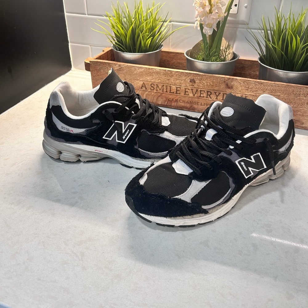 New Balance 2002r